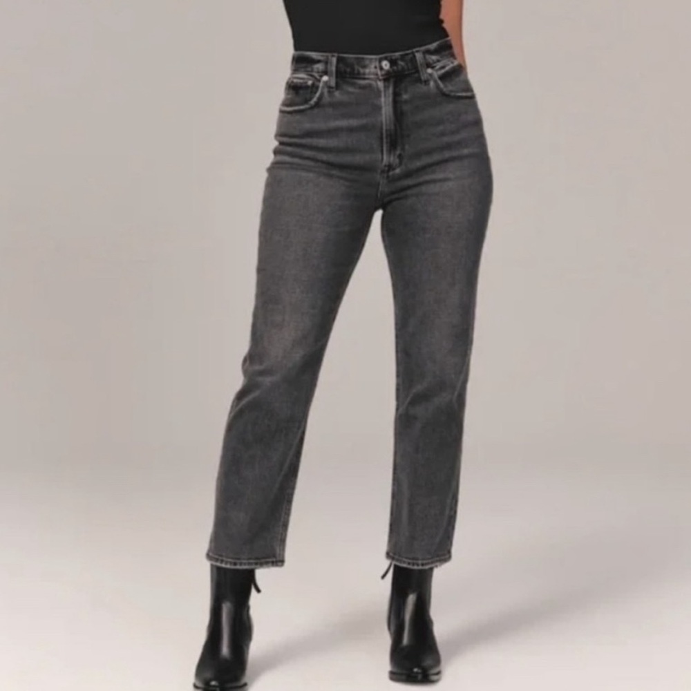 Abercrombie Ankle Straight Ultra High Rise Jeans (29p)